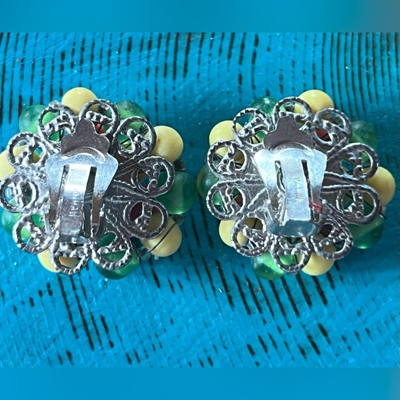 Vintage Japan Silver Tone Beaded Cluster Floral Glam Clip on Earrings 1” - Picture 2 of 5